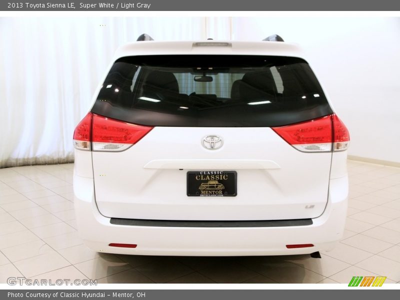Super White / Light Gray 2013 Toyota Sienna LE