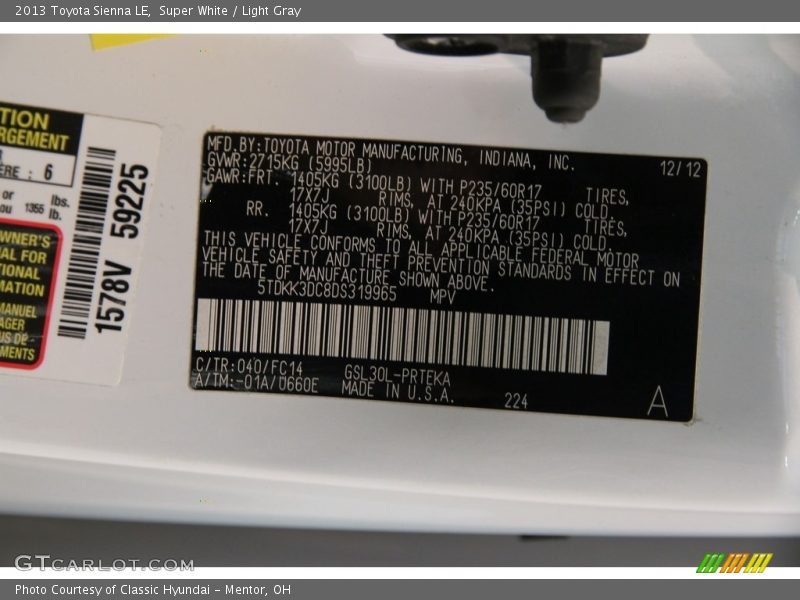 Super White / Light Gray 2013 Toyota Sienna LE