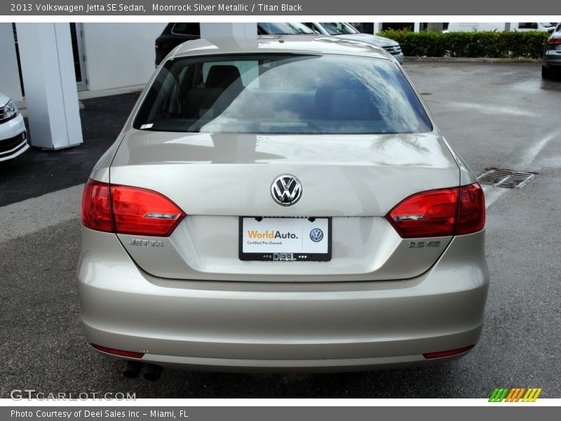 Moonrock Silver Metallic / Titan Black 2013 Volkswagen Jetta SE Sedan