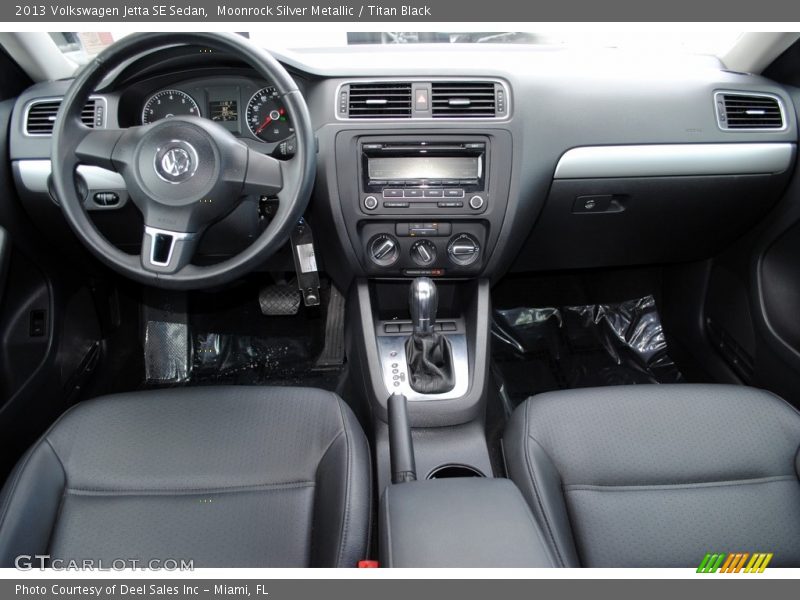 Moonrock Silver Metallic / Titan Black 2013 Volkswagen Jetta SE Sedan