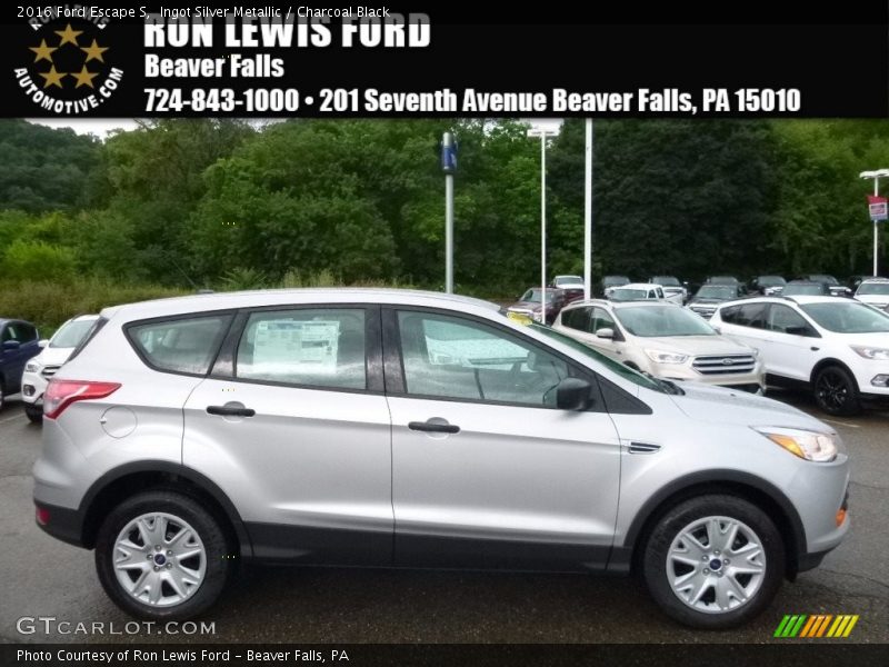 Ingot Silver Metallic / Charcoal Black 2016 Ford Escape S