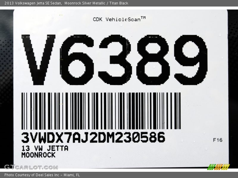 Moonrock Silver Metallic / Titan Black 2013 Volkswagen Jetta SE Sedan
