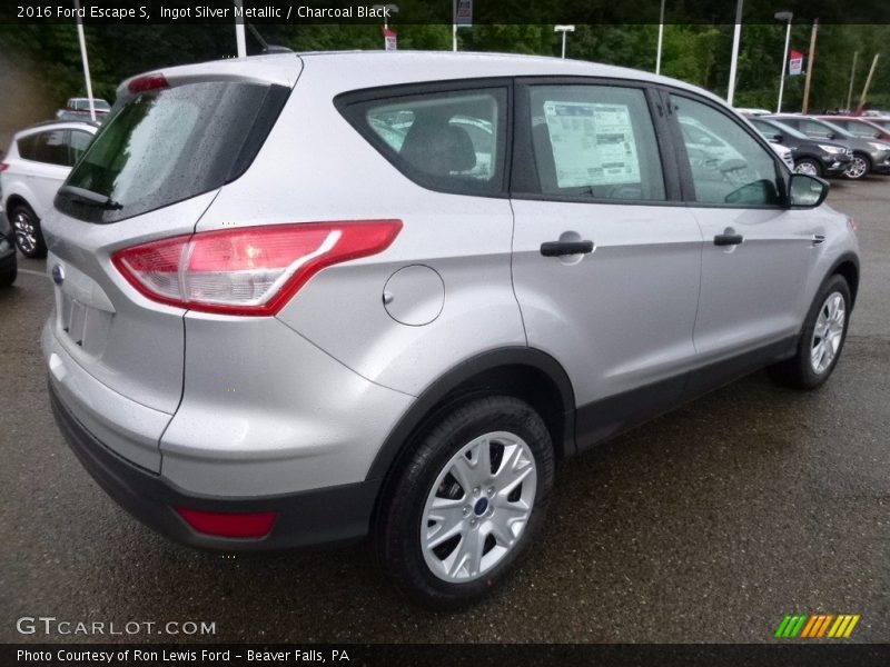 Ingot Silver Metallic / Charcoal Black 2016 Ford Escape S