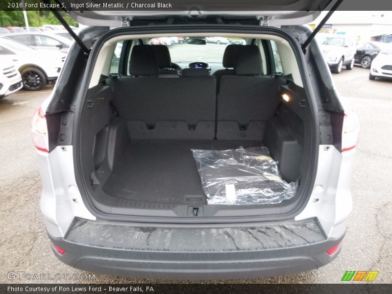Ingot Silver Metallic / Charcoal Black 2016 Ford Escape S
