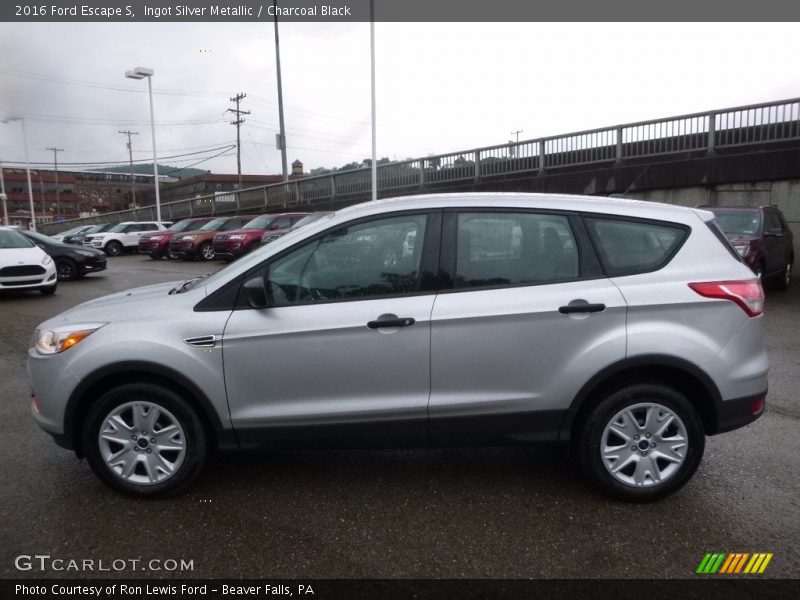 Ingot Silver Metallic / Charcoal Black 2016 Ford Escape S