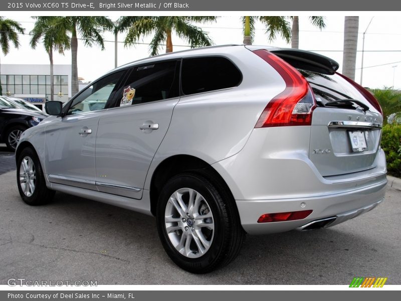 Bright Silver Metallic / Off Black 2015 Volvo XC60 T5 Drive-E