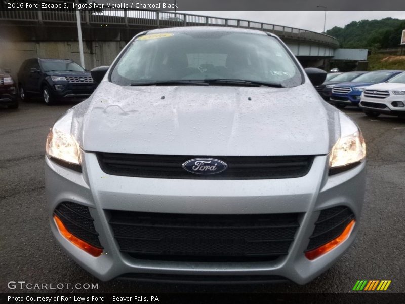 Ingot Silver Metallic / Charcoal Black 2016 Ford Escape S