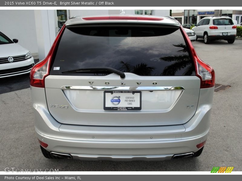 Bright Silver Metallic / Off Black 2015 Volvo XC60 T5 Drive-E