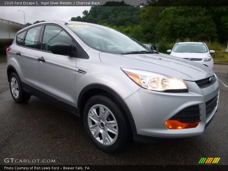 Ingot Silver Metallic / Charcoal Black 2016 Ford Escape S