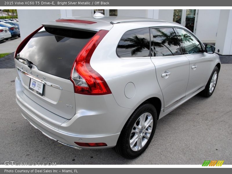 Bright Silver Metallic / Off Black 2015 Volvo XC60 T5 Drive-E