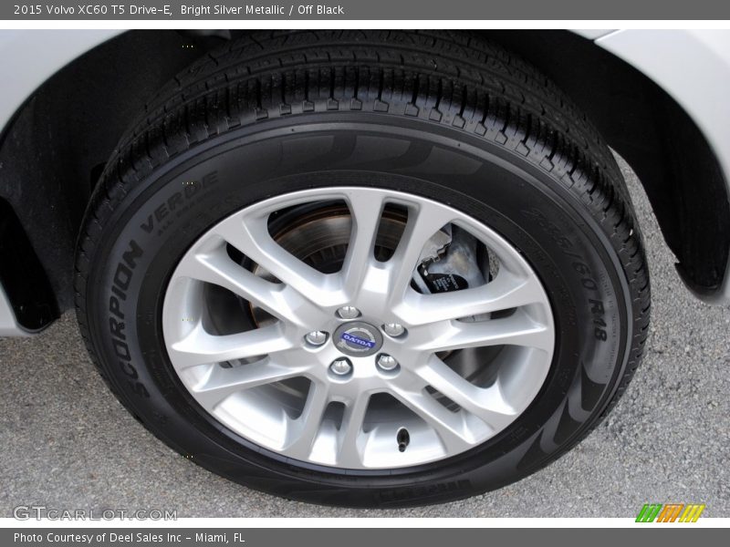 Bright Silver Metallic / Off Black 2015 Volvo XC60 T5 Drive-E
