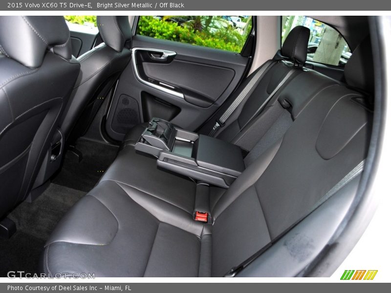Bright Silver Metallic / Off Black 2015 Volvo XC60 T5 Drive-E