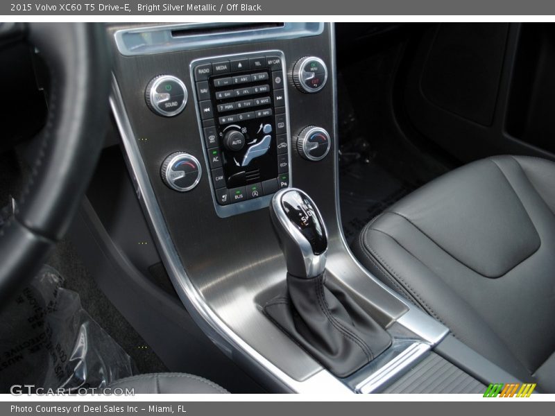 Bright Silver Metallic / Off Black 2015 Volvo XC60 T5 Drive-E