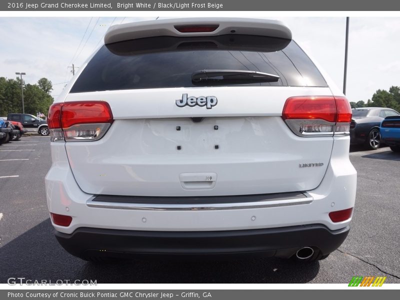 Bright White / Black/Light Frost Beige 2016 Jeep Grand Cherokee Limited