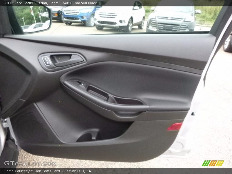 Ingot Silver / Charcoal Black 2016 Ford Focus S Sedan