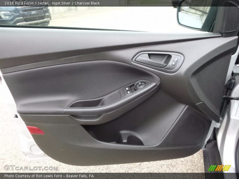 Ingot Silver / Charcoal Black 2016 Ford Focus S Sedan