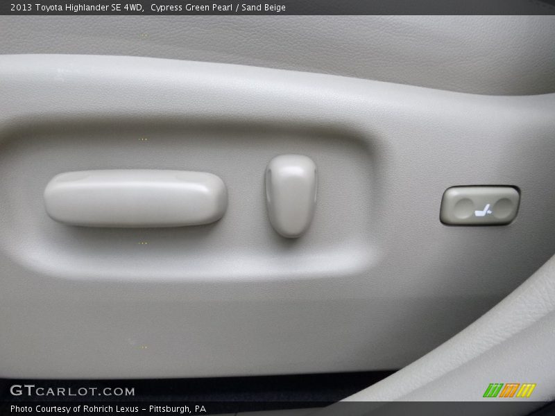 Cypress Green Pearl / Sand Beige 2013 Toyota Highlander SE 4WD