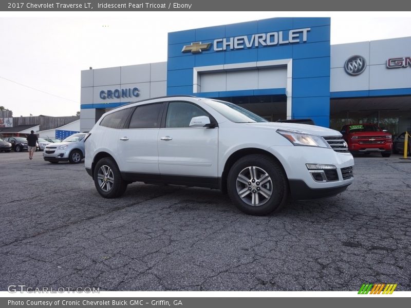 Iridescent Pearl Tricoat / Ebony 2017 Chevrolet Traverse LT