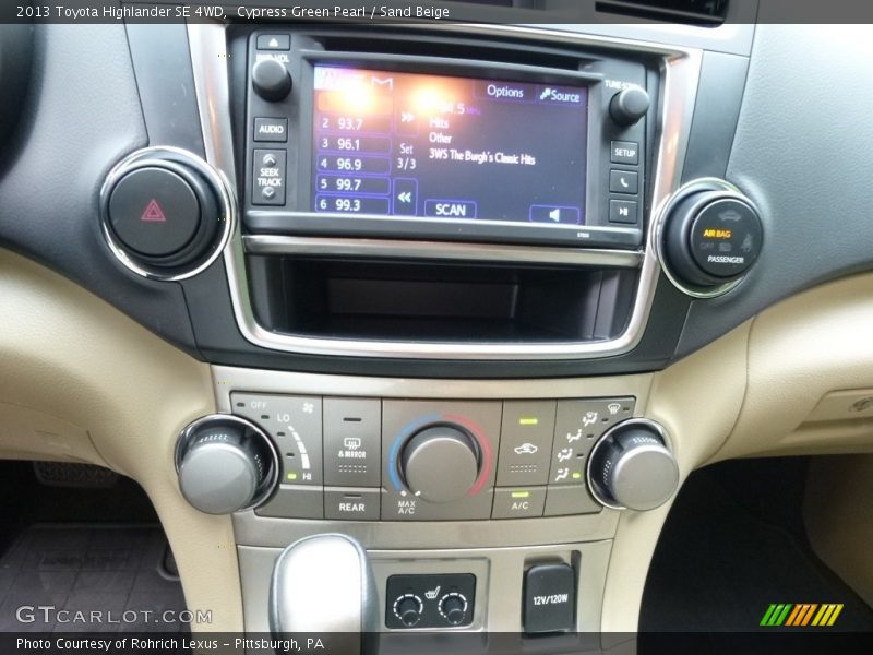 Cypress Green Pearl / Sand Beige 2013 Toyota Highlander SE 4WD