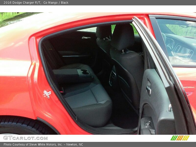 Go Mango / Black 2016 Dodge Charger R/T