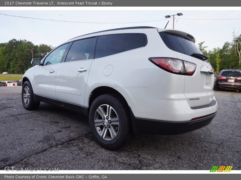 Iridescent Pearl Tricoat / Ebony 2017 Chevrolet Traverse LT