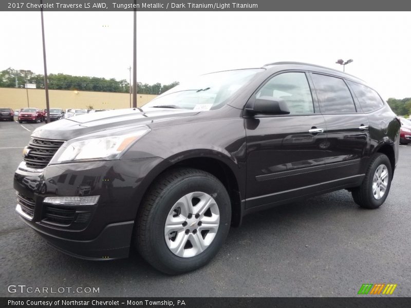 Front 3/4 View of 2017 Traverse LS AWD