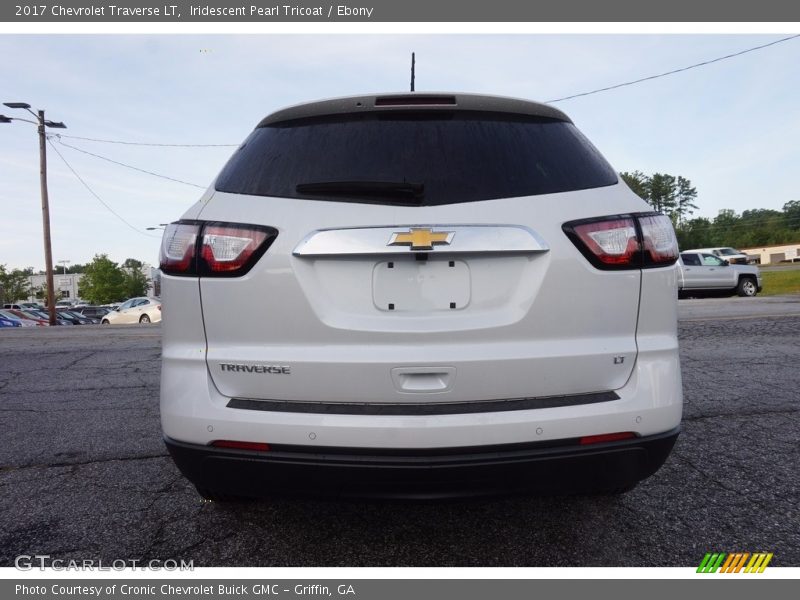 Iridescent Pearl Tricoat / Ebony 2017 Chevrolet Traverse LT