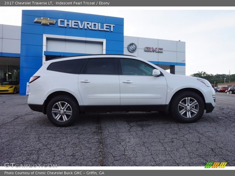 Iridescent Pearl Tricoat / Ebony 2017 Chevrolet Traverse LT