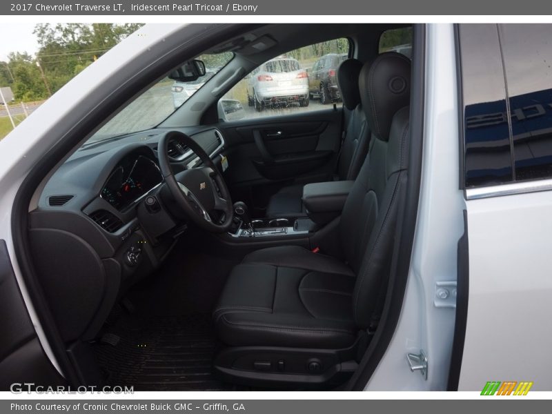 Iridescent Pearl Tricoat / Ebony 2017 Chevrolet Traverse LT