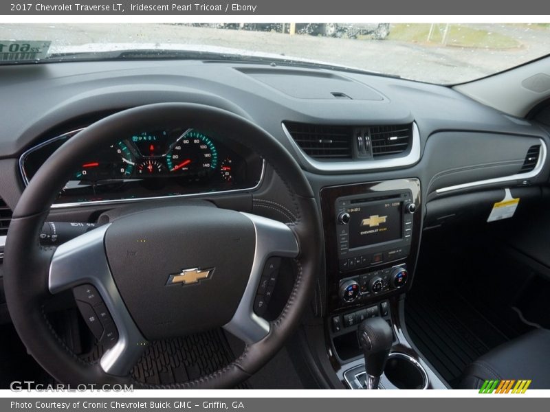 Iridescent Pearl Tricoat / Ebony 2017 Chevrolet Traverse LT