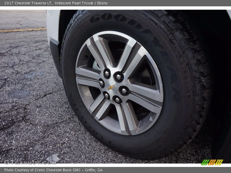 Iridescent Pearl Tricoat / Ebony 2017 Chevrolet Traverse LT