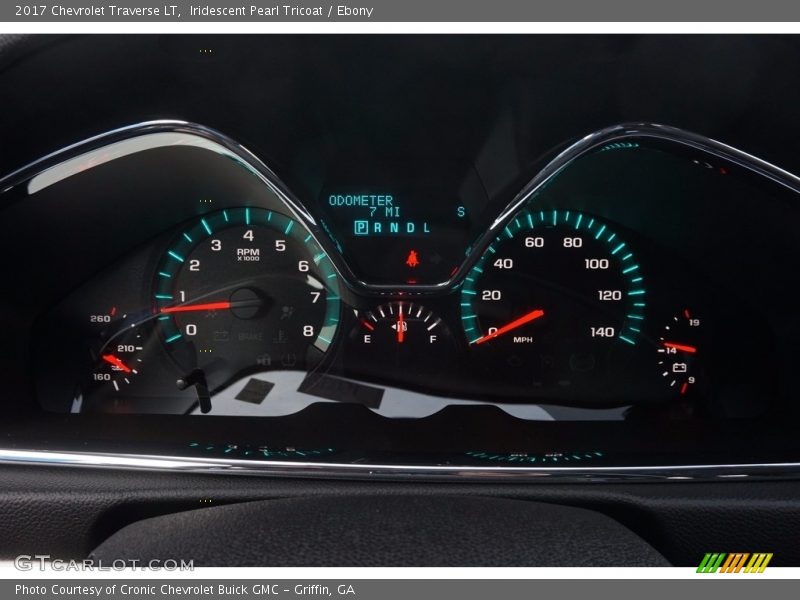 Iridescent Pearl Tricoat / Ebony 2017 Chevrolet Traverse LT