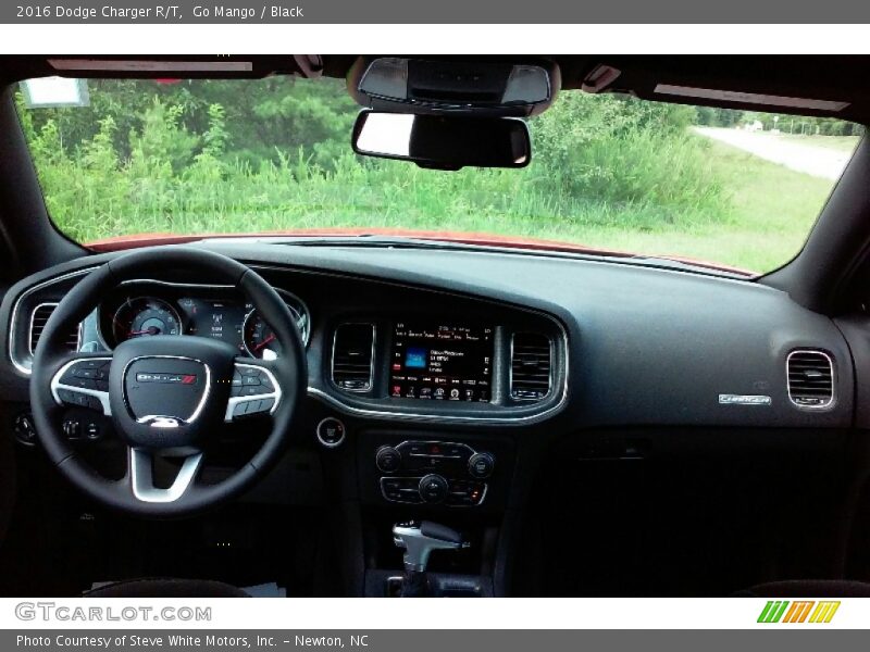 Go Mango / Black 2016 Dodge Charger R/T