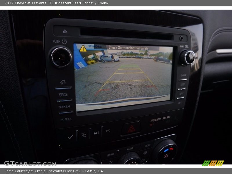 Iridescent Pearl Tricoat / Ebony 2017 Chevrolet Traverse LT