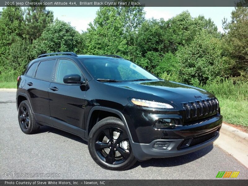 Front 3/4 View of 2016 Cherokee Sport Altitude 4x4