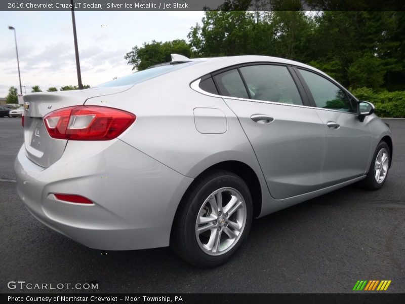 Silver Ice Metallic / Jet Black 2016 Chevrolet Cruze LT Sedan