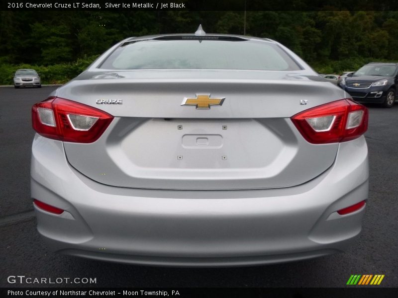 Silver Ice Metallic / Jet Black 2016 Chevrolet Cruze LT Sedan