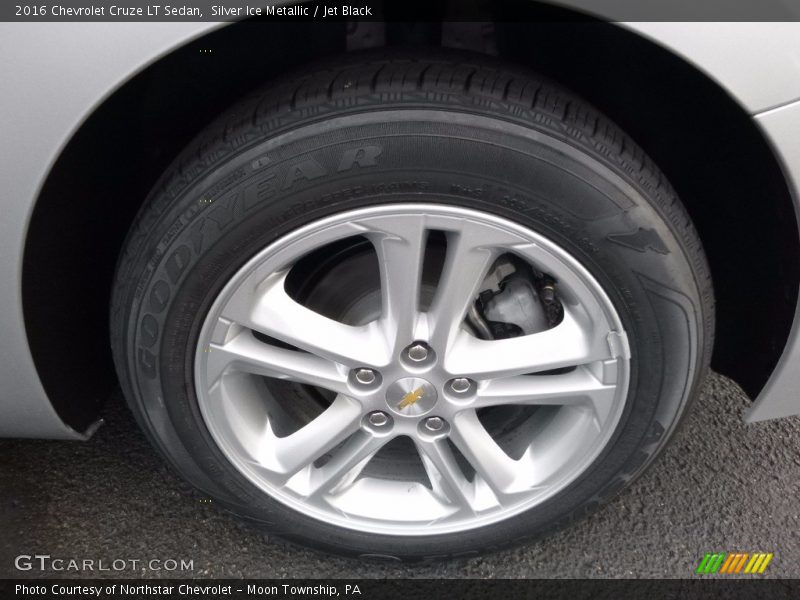 Silver Ice Metallic / Jet Black 2016 Chevrolet Cruze LT Sedan