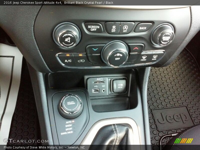 Brilliant Black Crystal Pearl / Black 2016 Jeep Cherokee Sport Altitude 4x4