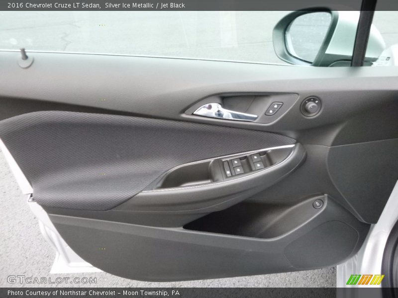 Silver Ice Metallic / Jet Black 2016 Chevrolet Cruze LT Sedan