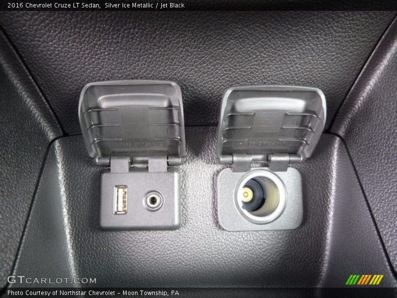 Silver Ice Metallic / Jet Black 2016 Chevrolet Cruze LT Sedan