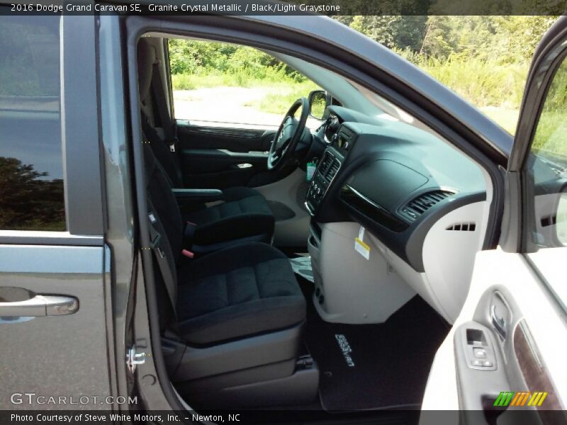 Granite Crystal Metallic / Black/Light Graystone 2016 Dodge Grand Caravan SE
