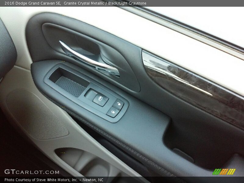 Granite Crystal Metallic / Black/Light Graystone 2016 Dodge Grand Caravan SE