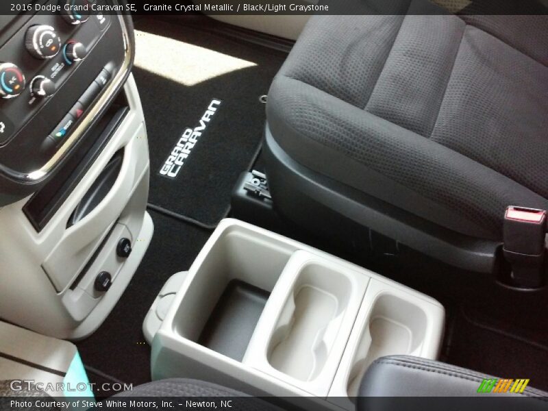 Granite Crystal Metallic / Black/Light Graystone 2016 Dodge Grand Caravan SE