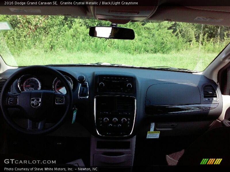 Granite Crystal Metallic / Black/Light Graystone 2016 Dodge Grand Caravan SE