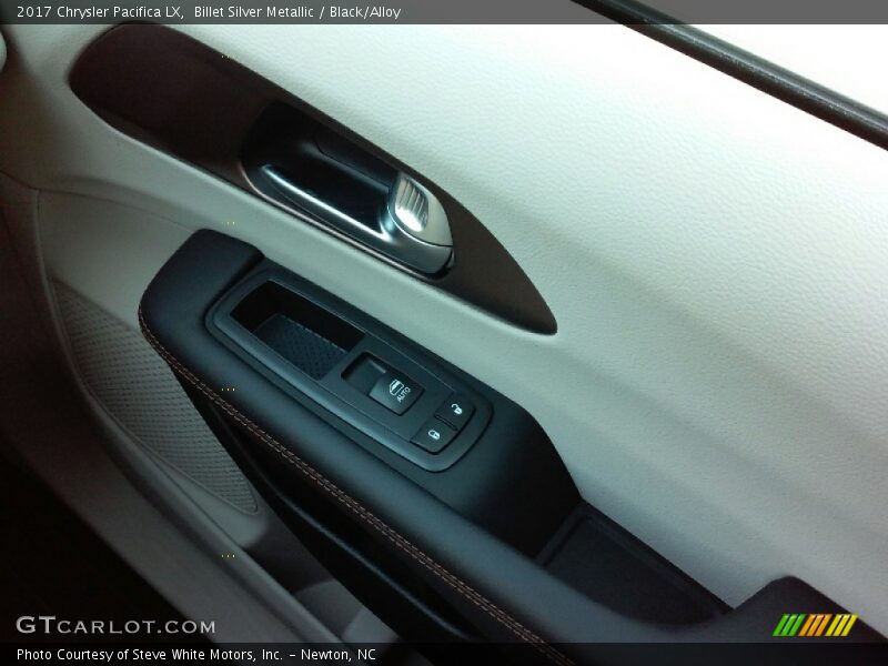 Billet Silver Metallic / Black/Alloy 2017 Chrysler Pacifica LX