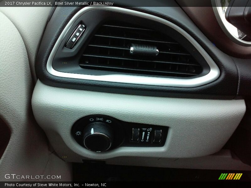 Billet Silver Metallic / Black/Alloy 2017 Chrysler Pacifica LX