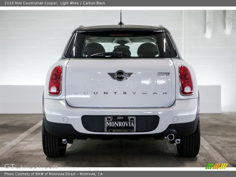 Light White / Carbon Black 2016 Mini Countryman Cooper