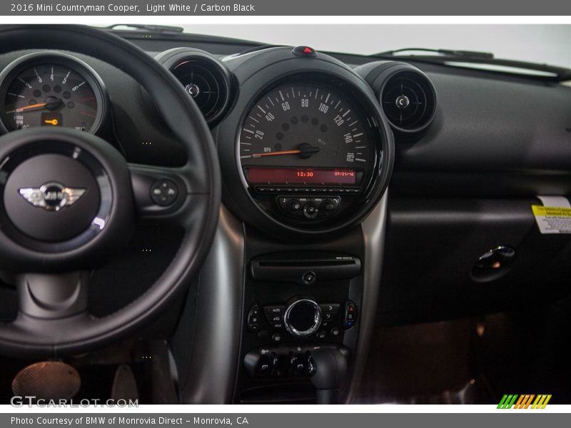 Light White / Carbon Black 2016 Mini Countryman Cooper