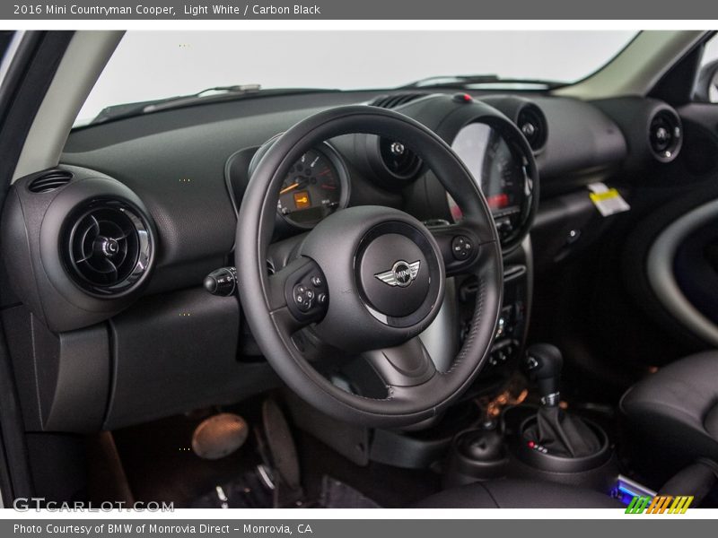 Light White / Carbon Black 2016 Mini Countryman Cooper